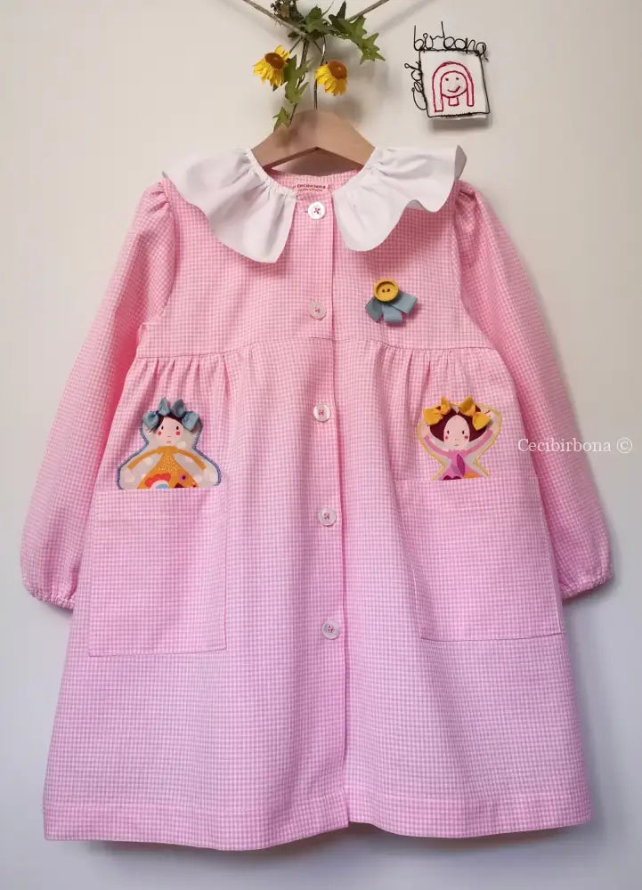 Riservato per Giorgia Michela grembiulino con le bamboline - Grembiule a quadrettini rosa per asilo con colletto