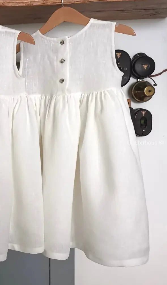 Riservato per Lia un abito in lino bianco con fiocco abito bambina