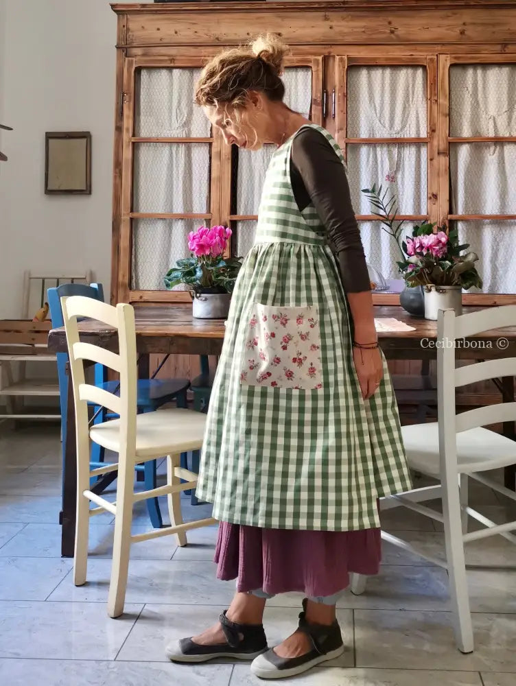 Riservato per Marianna Grembiule da cucina per donna in cotone a quadri verdi e roselline grembiule donna tessuti