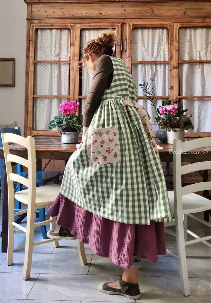 Riservato per Marianna Grembiule da cucina per donna in cotone a quadri verdi e roselline grembiule donna tessuti