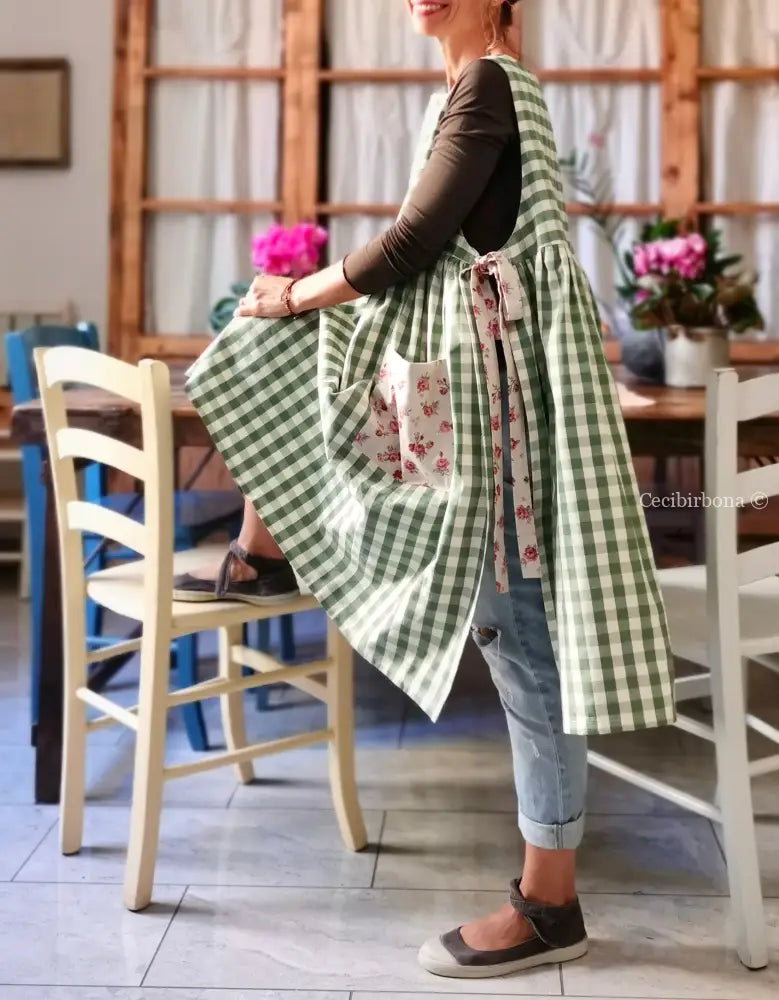 Riservato per Marianna Grembiule da cucina per donna in cotone a quadri verdi e roselline grembiule donna tessuti