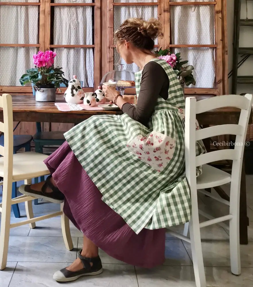 Riservato per Marianna Grembiule da cucina per donna in cotone a quadri verdi e roselline grembiule donna tessuti