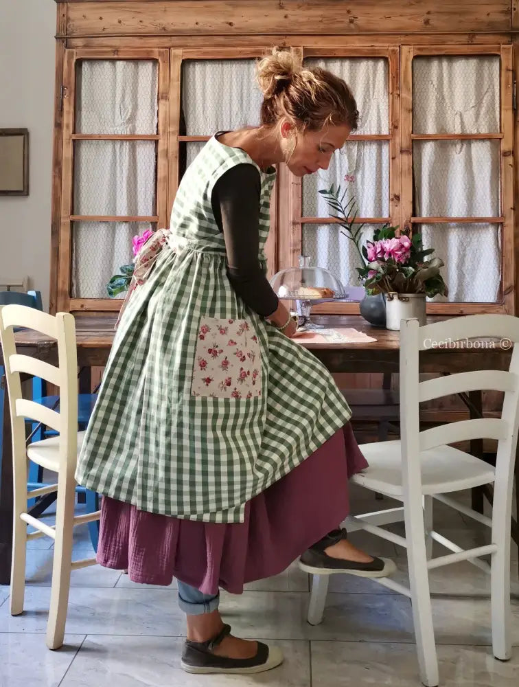 Riservato per Marianna Grembiule da cucina per donna in cotone a quadri verdi e roselline grembiule donna tessuti
