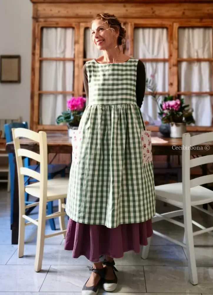Riservato per Marianna Grembiule da cucina per donna in cotone a quadri verdi e roselline grembiule donna tessuti
