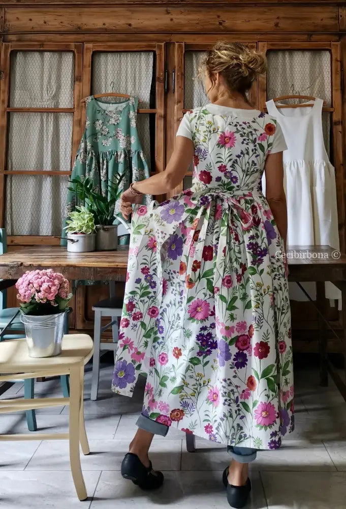 Riservato per Marie Grembiule in cotone con i fiori dell’estate (Ref. 169) grembiule donna tessuti moderni