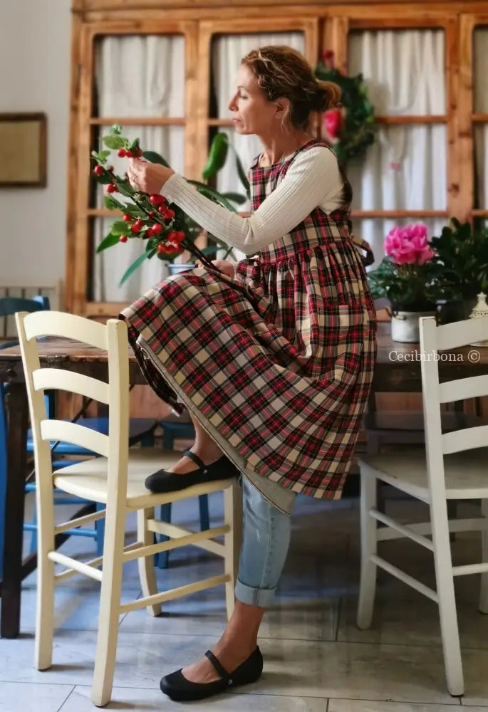 Riservato per Melanie Grembiule per donna in tartan nero e rosso grembiule donna tessuti moderni