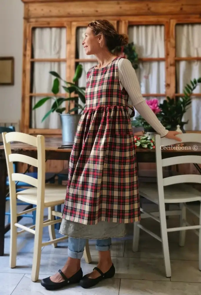 Riservato per Melanie Grembiule per donna in tartan nero e rosso grembiule donna tessuti moderni