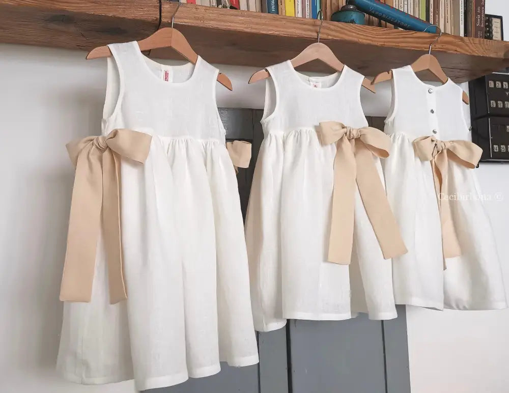 Riservato per Melissa un abito in lino bianco con fiocco abito bambina