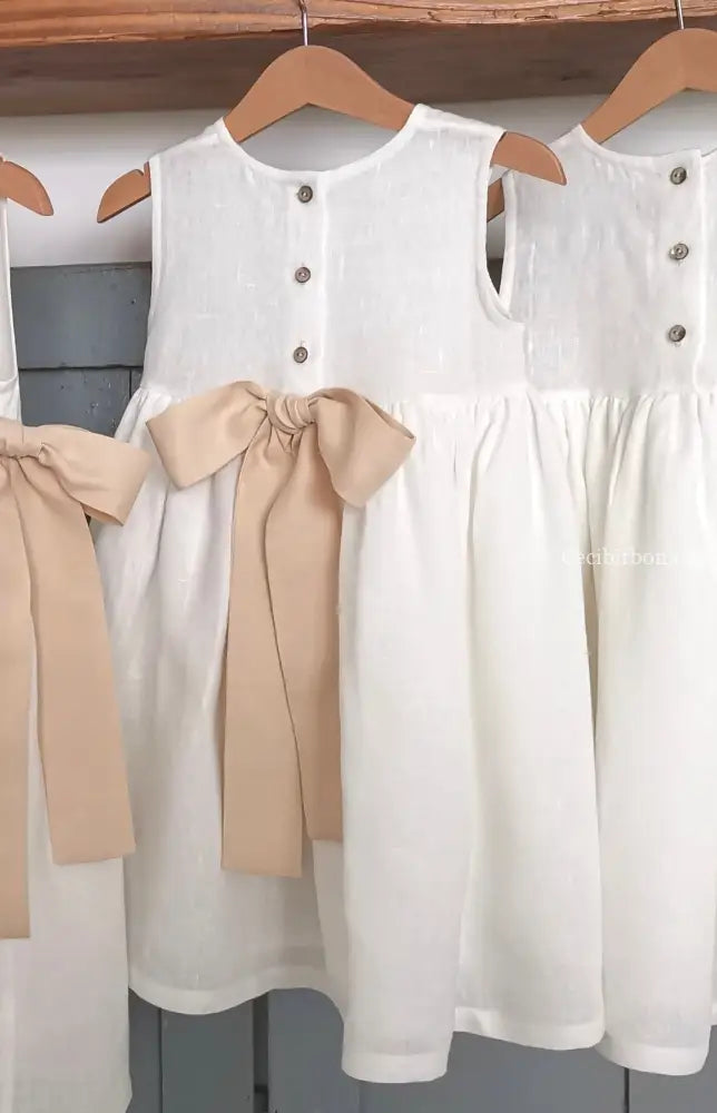 Riservato per Melissa un abito in lino bianco con fiocco abito bambina