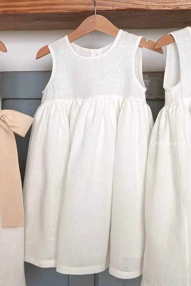 Riservato per Melissa un abito in lino bianco con fiocco abito bambina