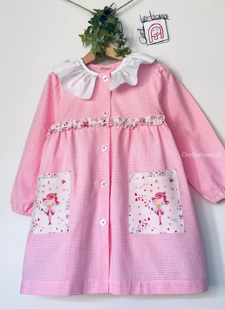 Riservato per Michela Il grembiulino con le fatine ballerine - Grembiule a quadrettini rosa per asilo con fantasia
