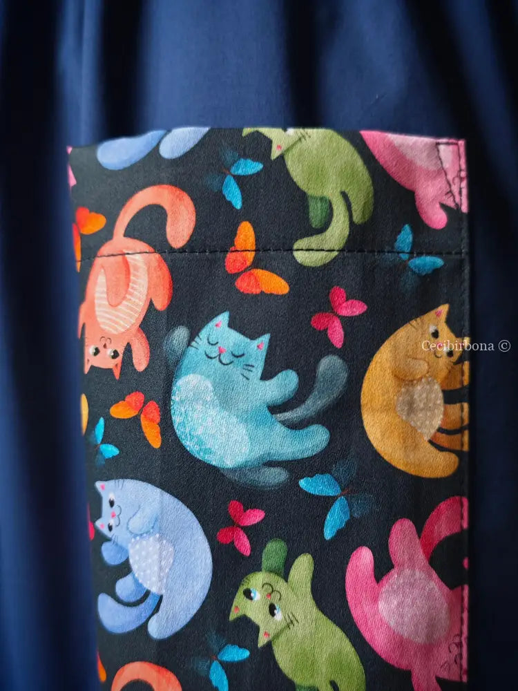 Riservato per Pamela Grembiule blu con i gattini su base scura grembiule scuola bimba