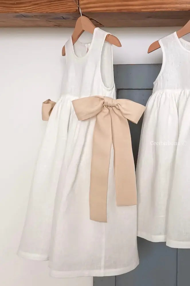 Riservato per Teresa abito in lino bianco con fiocchi abito bambina