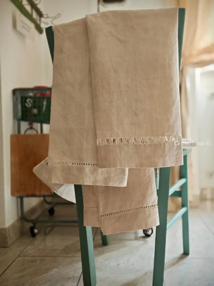 Set di asciugamani antichi in lino con sfilatura e monogramma biancheria antica per la casa