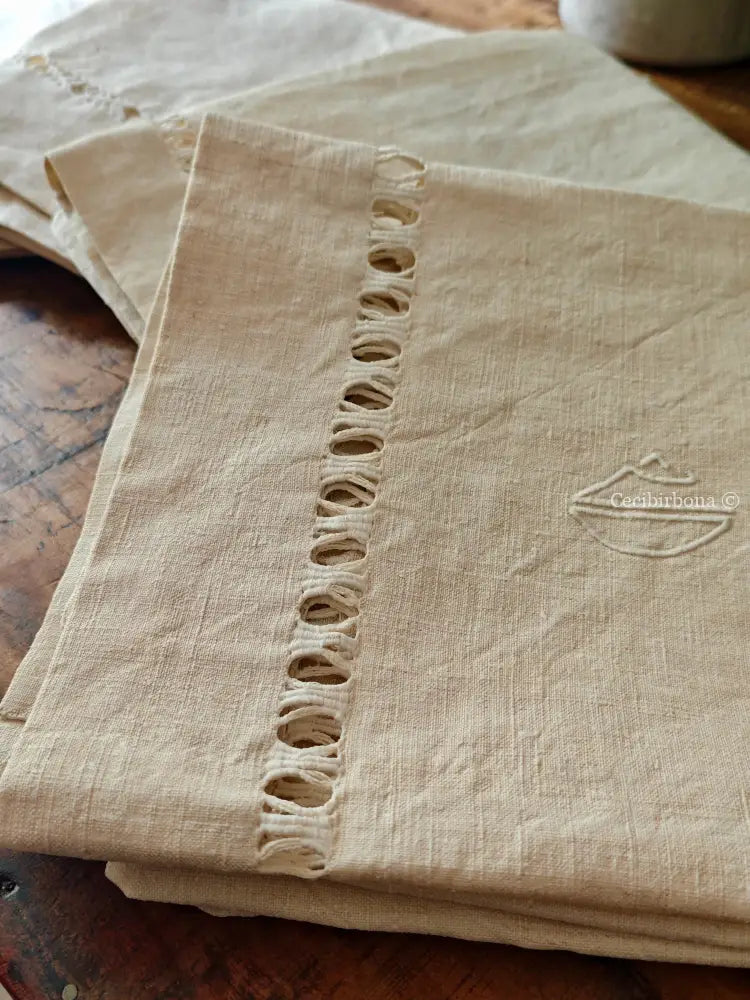 Set di asciugamani antichi in lino con sfilatura e monogramma biancheria antica per la casa