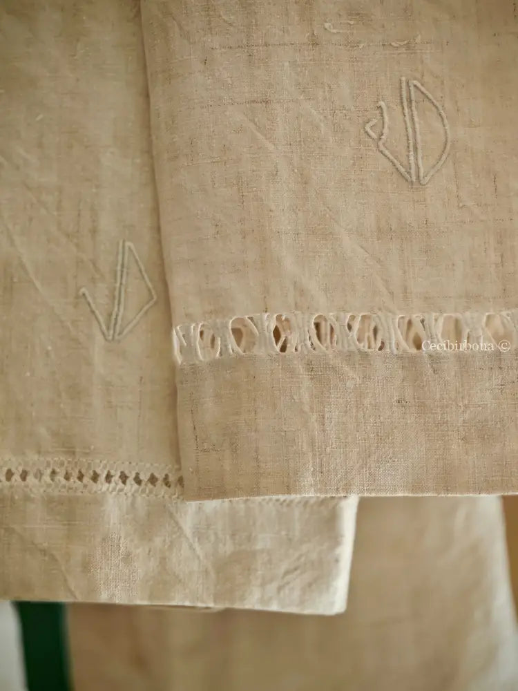 Set di asciugamani antichi in lino con sfilatura e monogramma biancheria antica per la casa