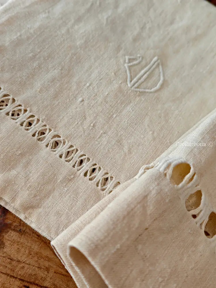 Set di asciugamani antichi in lino con sfilatura e monogramma biancheria antica per la casa