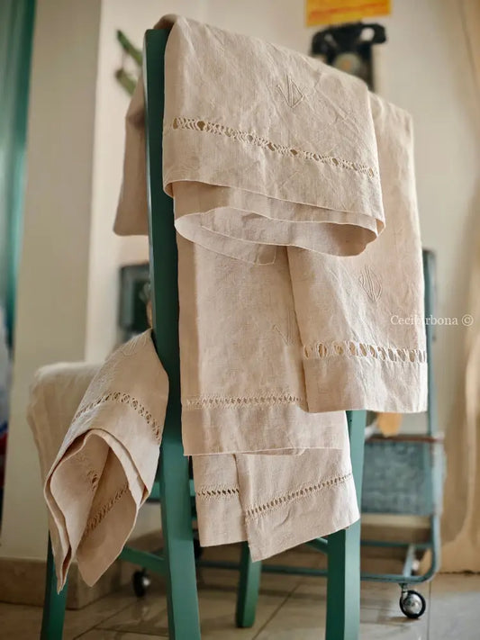 Set di asciugamani antichi in lino con sfilatura e monogramma biancheria antica per la casa