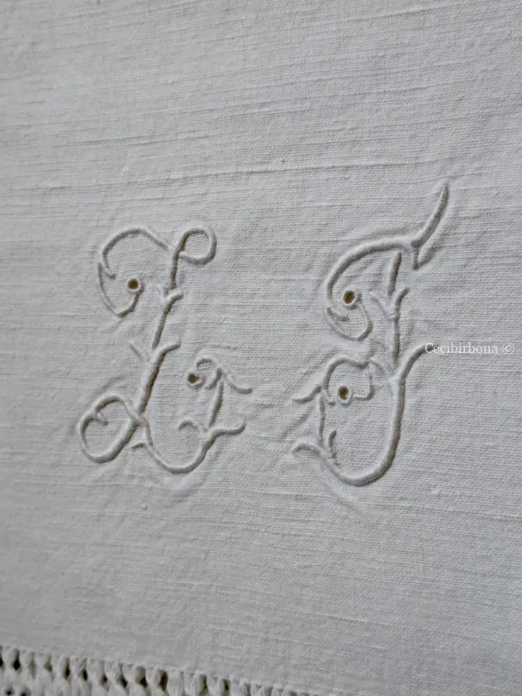 Telo antico in cotone con balze e monogramma biancheria antica per la casa