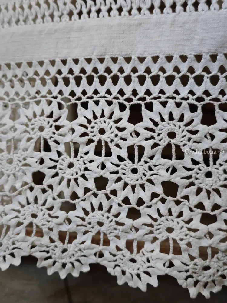 Telo antico in cotone con balze e monogramma biancheria antica per la casa