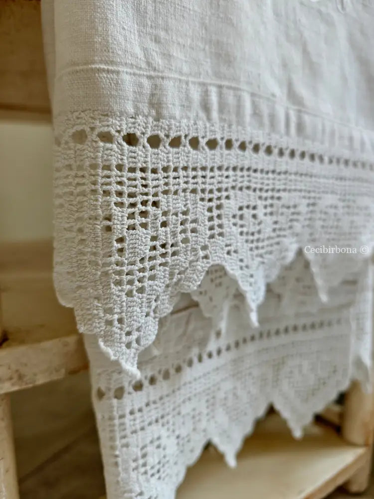Telo con bordi all’uncinetto e iniziali LN accessori cucina