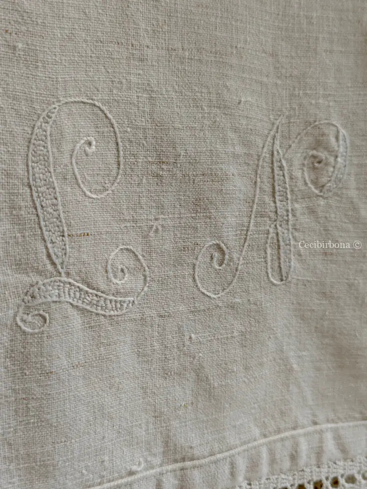 Telo con bordi all’uncinetto e iniziali LN accessori cucina