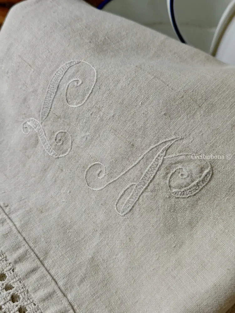 Telo con bordi all’uncinetto e iniziali LN accessori cucina