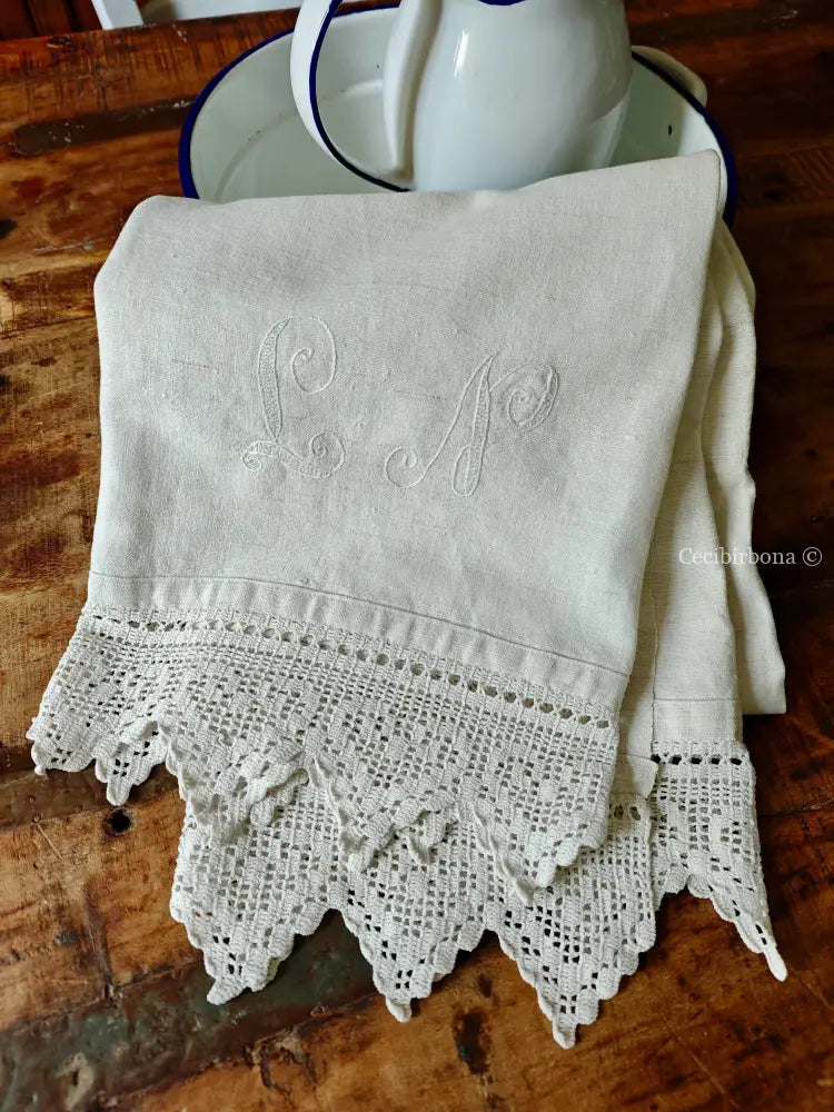 Telo con bordi all’uncinetto e iniziali LN accessori cucina