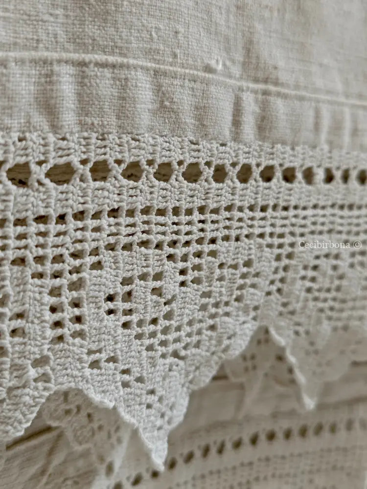 Telo con bordi all’uncinetto e iniziali LN accessori cucina