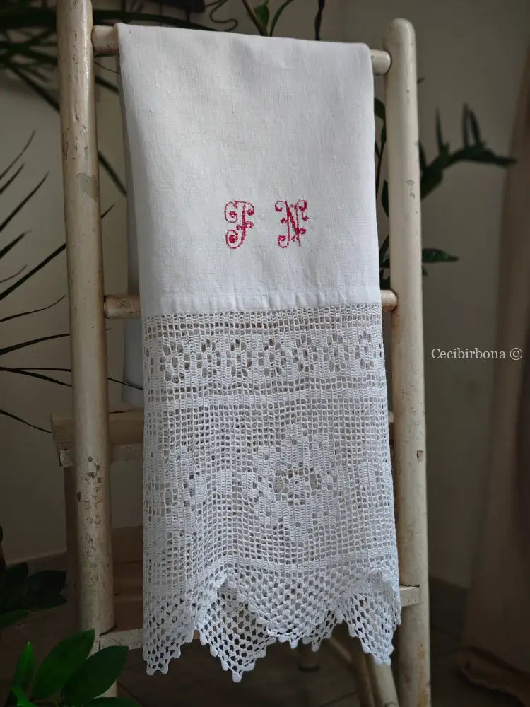 Telo con monogramma PN e balza all’uncinetto Corredo N.1/4 biancheria antica per la casa
