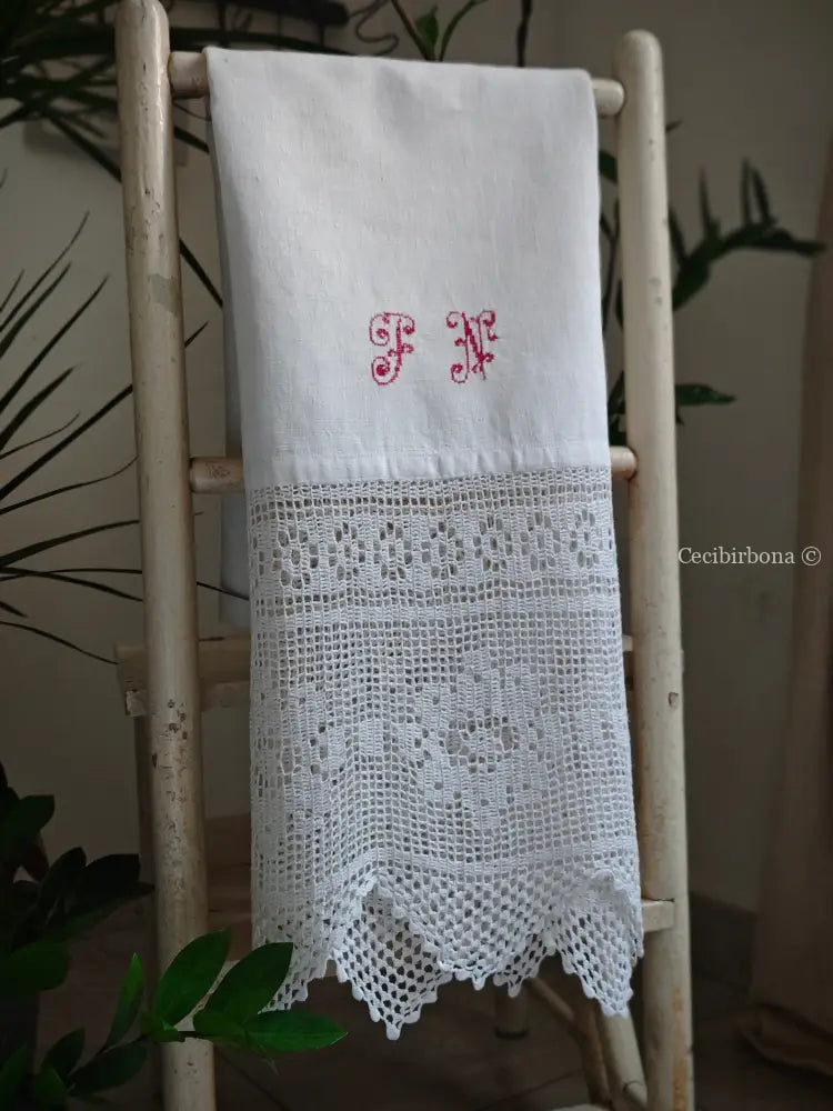 Telo con monogramma PN e balza all’uncinetto Corredo N.1/4 biancheria antica per la casa