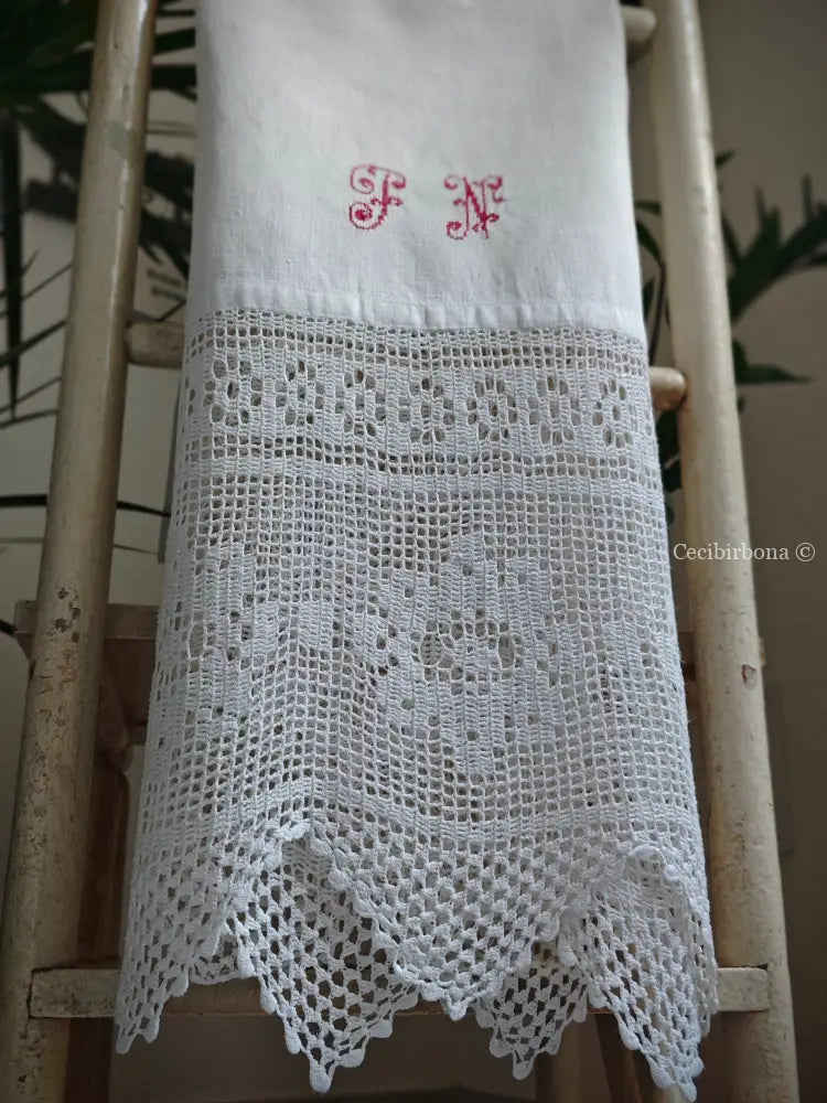 Telo con monogramma PN e balza all’uncinetto Corredo N.1/4 biancheria antica per la casa