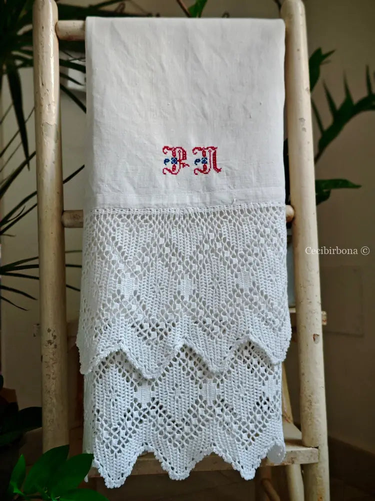Telo con monogramma PN e balza all’uncinetto Corredo N.3/4 biancheria antica per la casa