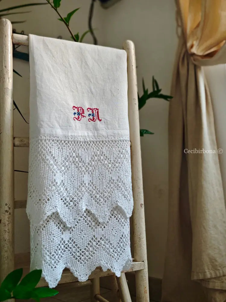 Telo con monogramma PN e balza all’uncinetto Corredo N.3/4 biancheria antica per la casa