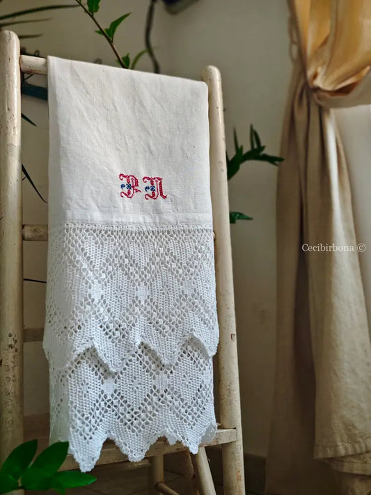 Telo con monogramma PN e balza all’uncinetto Corredo N.3/4 biancheria antica per la casa