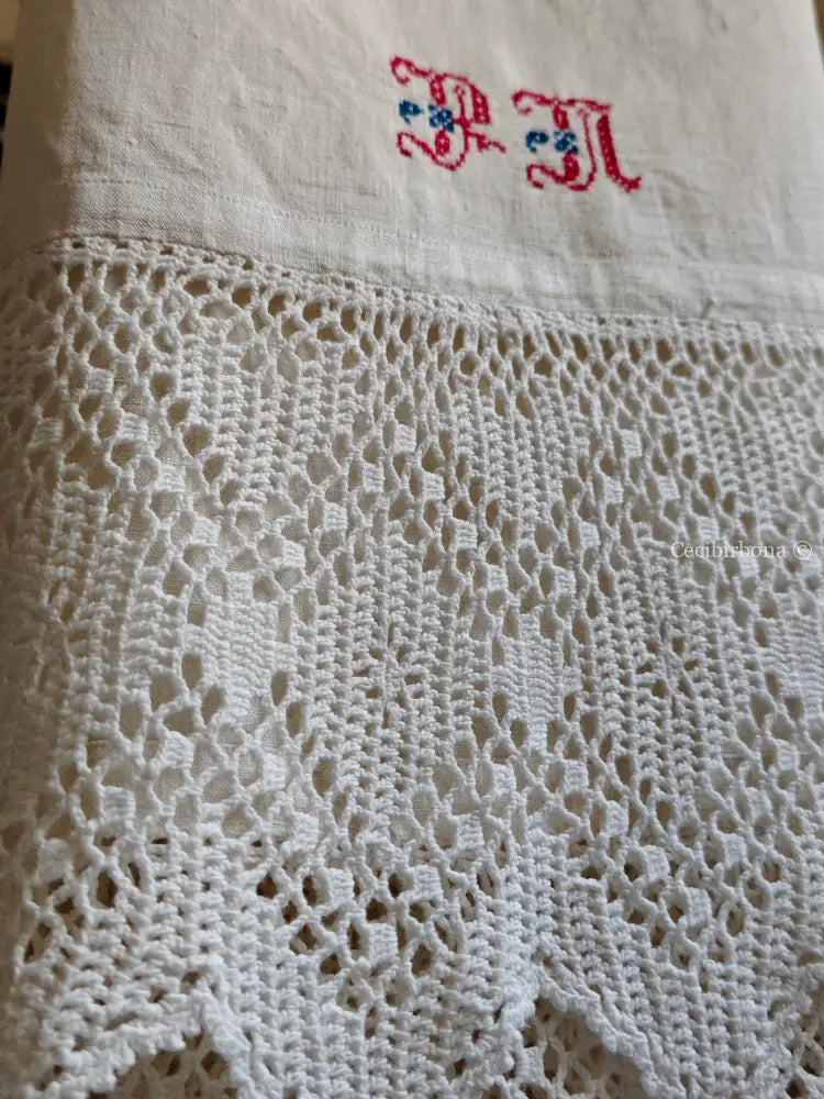 Telo con monogramma PN e balza all’uncinetto Corredo N.3/4 biancheria antica per la casa