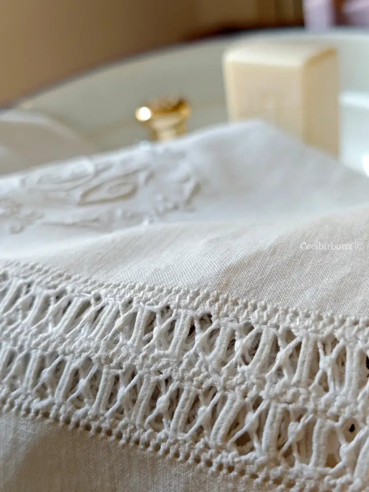 Telo da bagno in lino antico con monogramma NS e sfilature Asciugamano in lino antico