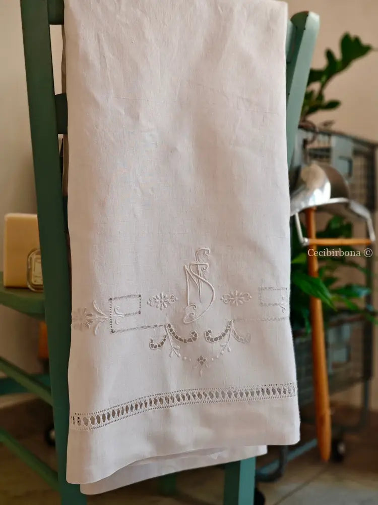 Telo da bagno in lino antico con monogramma NS e sfilature Asciugamano in lino antico