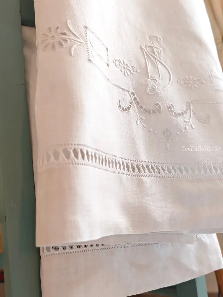 Telo da bagno in lino antico con monogramma NS e sfilature Asciugamano in lino antico