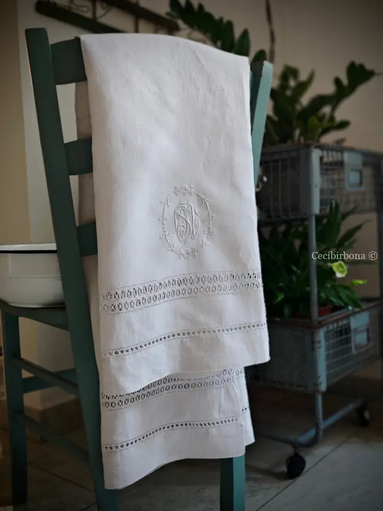 Telo da bagno in lino antico con monogramma NS e sfilature Asciugamano in lino antico