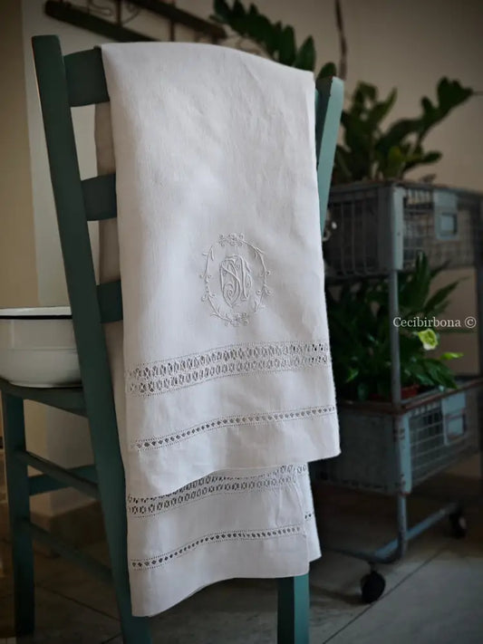 Telo da bagno in lino antico con monogramma NS e sfilature Asciugamano in lino antico