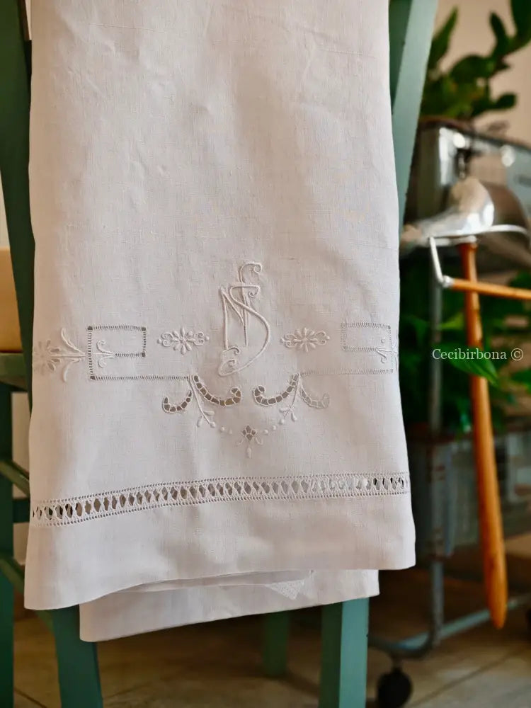 Telo da bagno in lino antico con monogramma NS e sfilature Asciugamano in lino antico