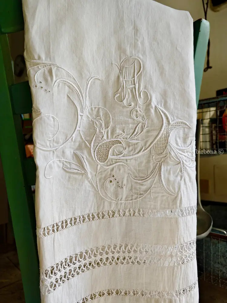 Telo da bagno in lino ricamato “Corredo di Angiolina “ Asciugamano in lino antico