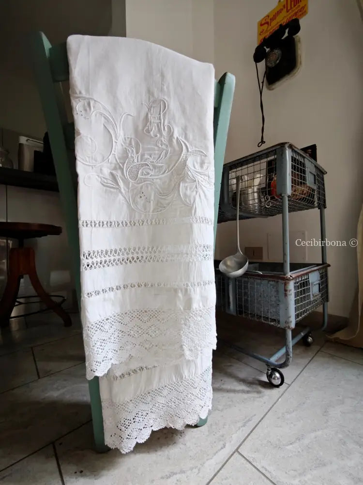 Telo da bagno in lino ricamato “Corredo di Angiolina “ Asciugamano in lino antico