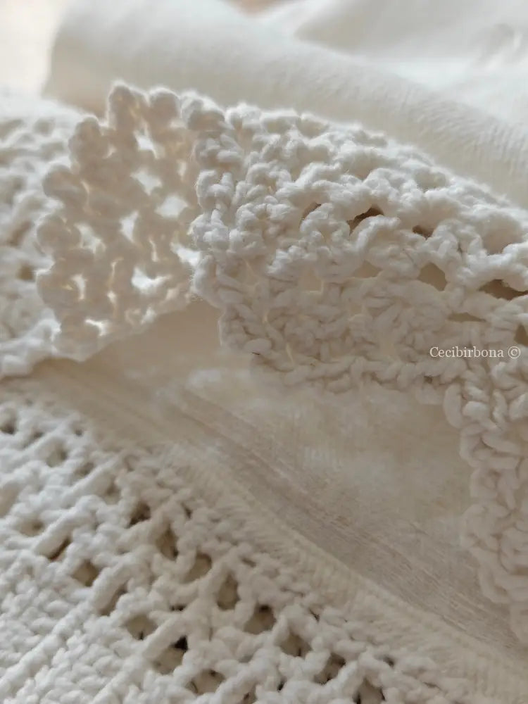 Telo in cotone spigato con balze uncinetto e monogramma NL biancheria antica per la casa