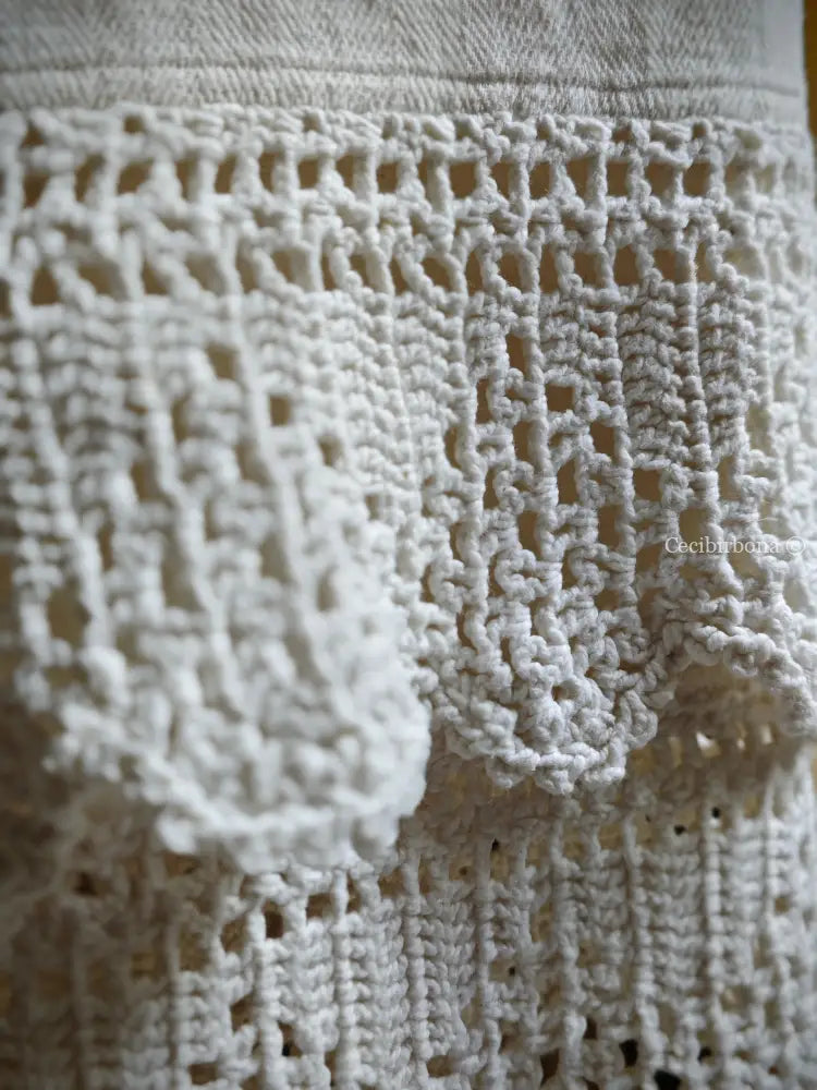 Telo in cotone spigato con balze uncinetto e monogramma NL biancheria antica per la casa