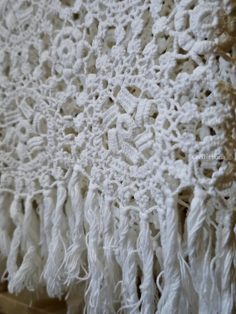 Telo in lino con alte balze all’uncinetto e monogramma BP biancheria antica per la casa