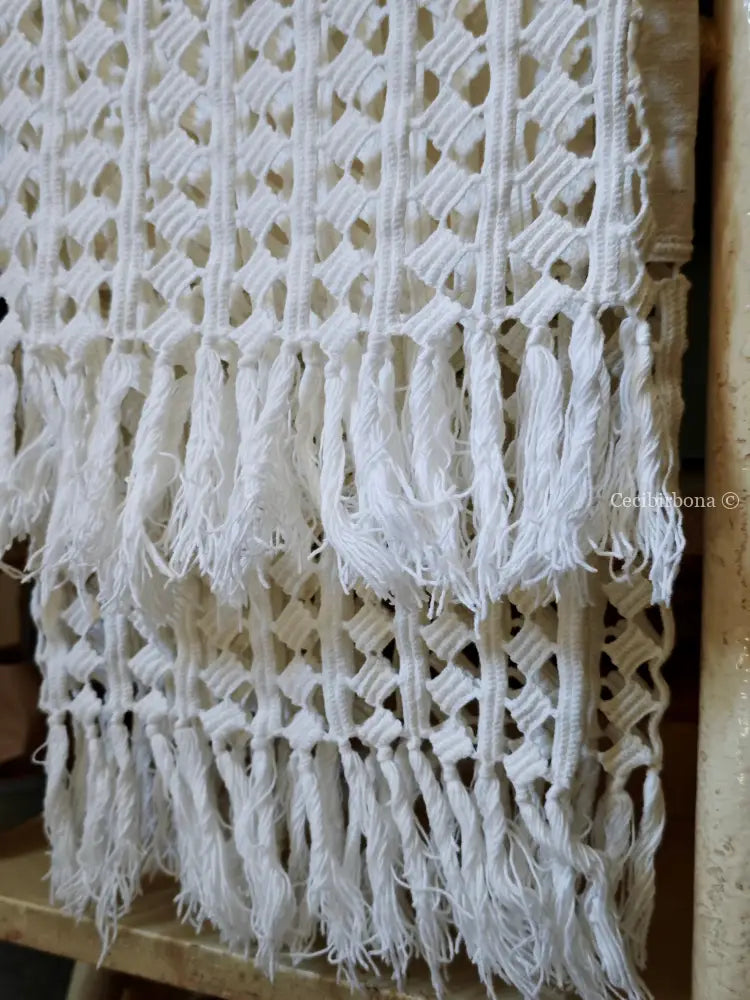 Telo in lino con alte balze all’uncinetto e monogramma BP biancheria antica per la casa