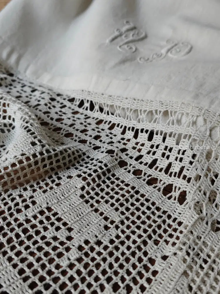 Telo in lino con alte balze all’uncinetto e monogramma PN Corredo N.2/4 biancheria antica per la casa