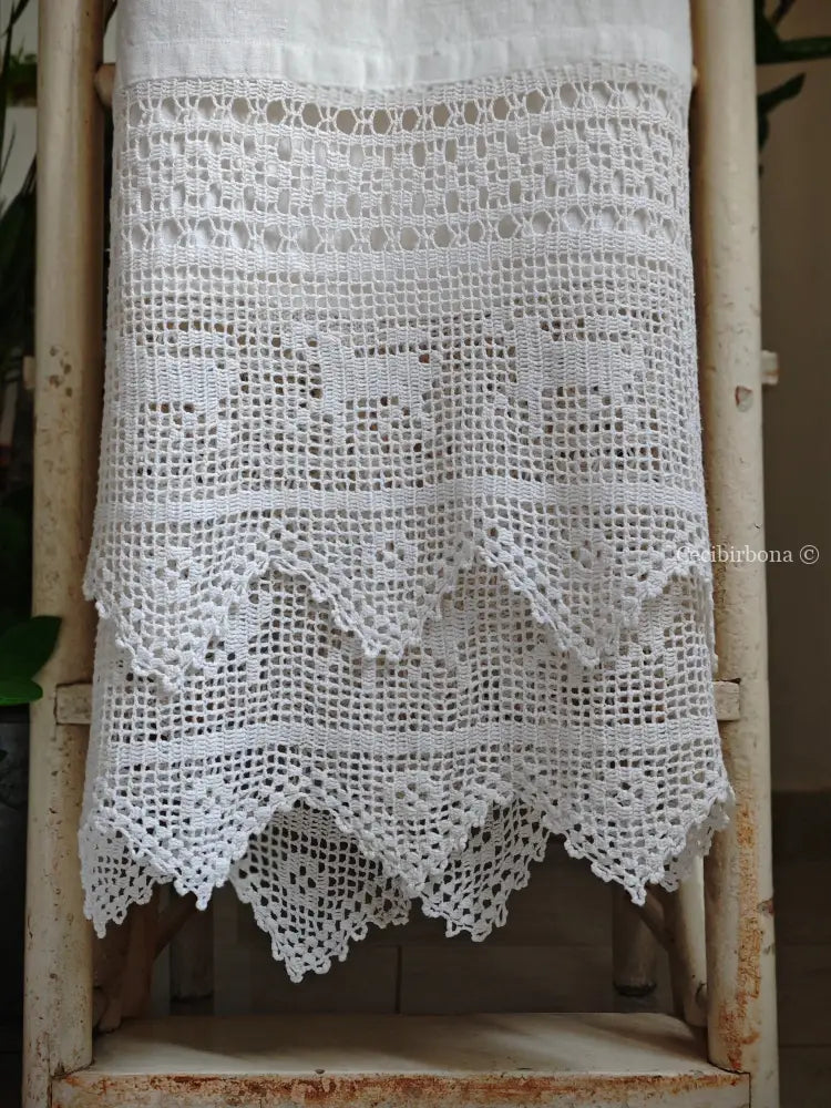 Telo in lino con alte balze all’uncinetto e monogramma PN Corredo N.2/4 biancheria antica per la casa